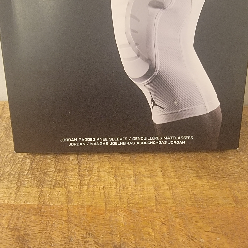 1 Pair Mens White  Air Jordan PADDED KNEE SLEEVES Small - Picture 5 of 8